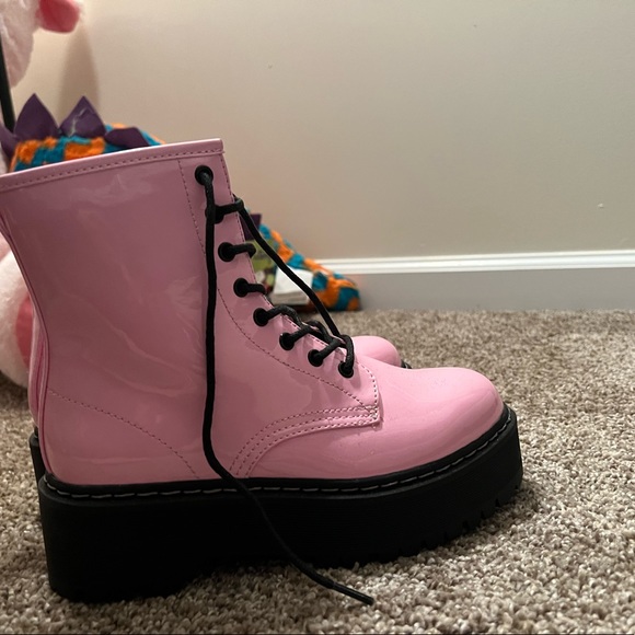 looking to sell! never wore as well - Picture 2 of 4